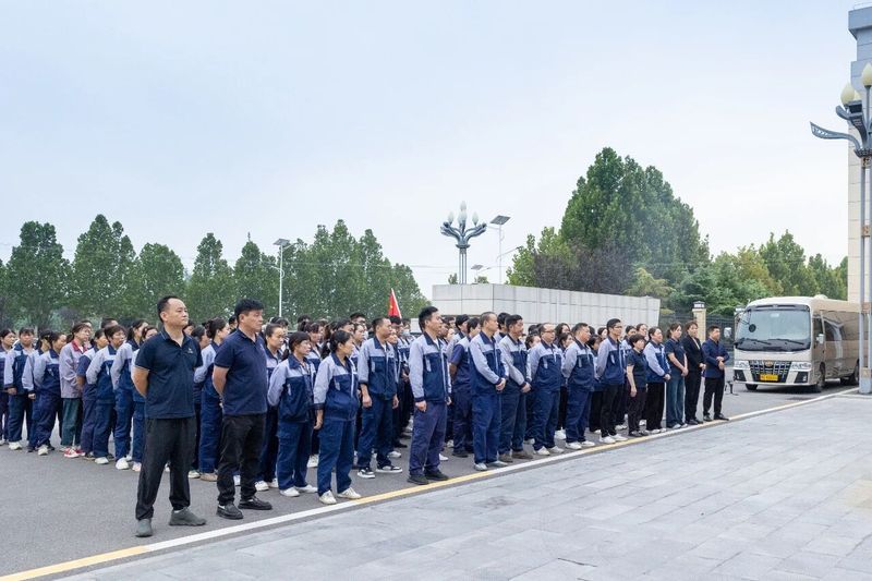 卓一牧業(yè)舉行國慶升旗儀式，共祝祖國繁榮昌盛！